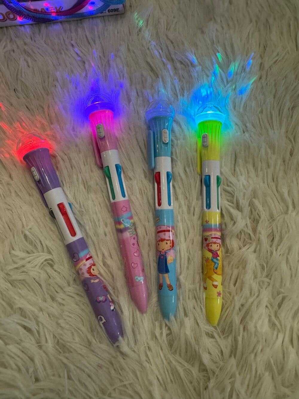 Strawberry shortcake set of 4 multicolored pens different colors and designs